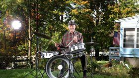 Andy White, bubeník, která hrál s Beatles, zemřel ve věku 85 let.
