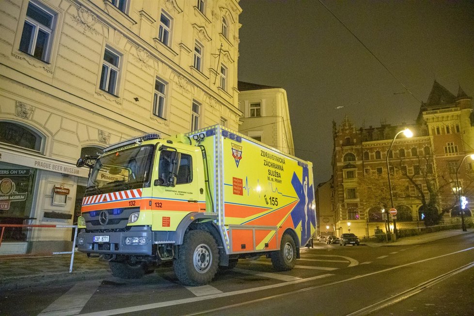 Nelegální party v Praze ukončila policie. V tajně otevřeném klubu v samém centru hlavního města bylo přes sto lidí