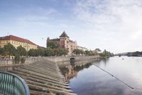 Nové náměstíčko v centru Prahy: Travnatý kopeček má svádět k procházkám k Vltavě
