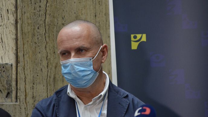 Anesteziolog Vladimír Černý na tiskové konferenci ministerstva zdravotnictví ohledně virového semaforu pro ČR (3.8.2020)