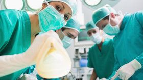 Umělý spánek a podvědomý lidský strach, co se s námi bude dít a zda se ještě někdy probudíme. Ročně podstoupí anestezii 850 tisíc Čechů.