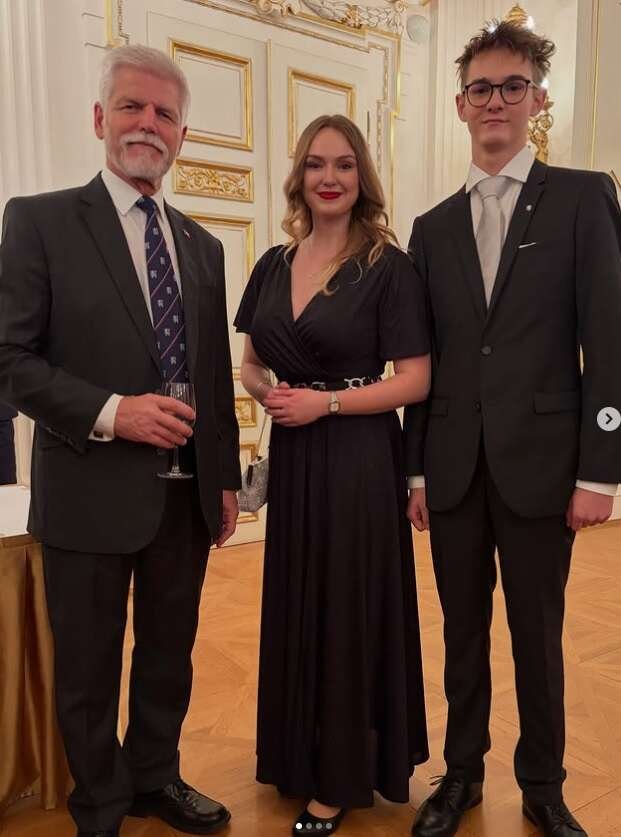 Poslankyně STAN Anežka Nedomová na Hradě s bratrem a prezidentem Pavlem na recepci po předávání vyznamenání (28.10.2025) Poslankyně STAN Anežka Nedomová na Hradě s bratrem a prezidentem Pavlem na recepci po předávání vyznamenání (28.10.2025)