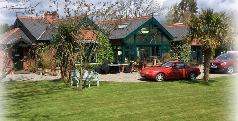 Dům na samotě asi 35 km Corku v Irsku, kde Angela Lansbury dostávala své potomky z drog