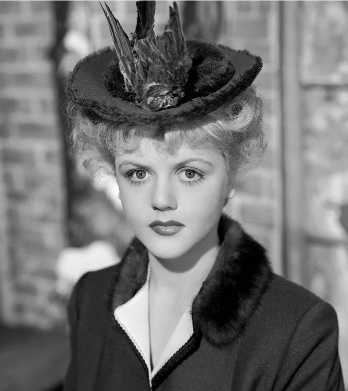 Angela Lansbury ve filmu The Picture of Dorian Gray