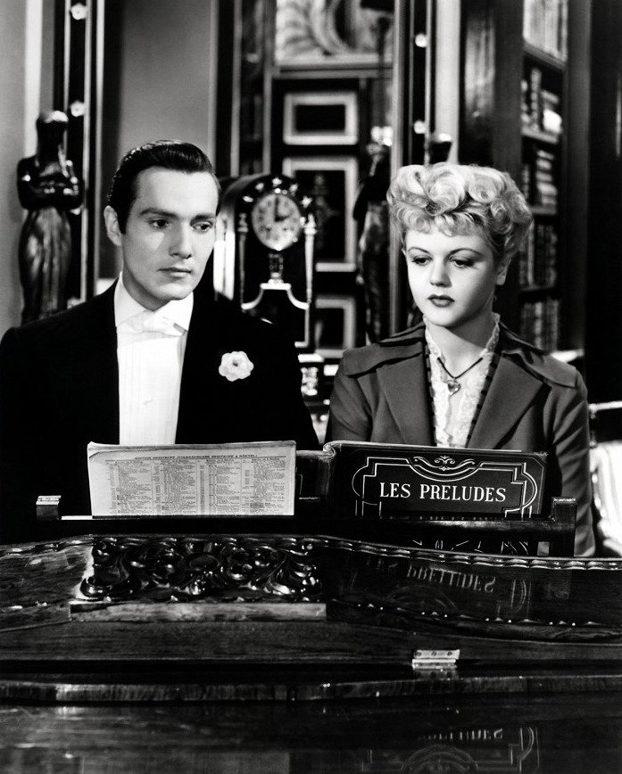 Angela Lansbury ve filmu The Picture of Dorian Gray