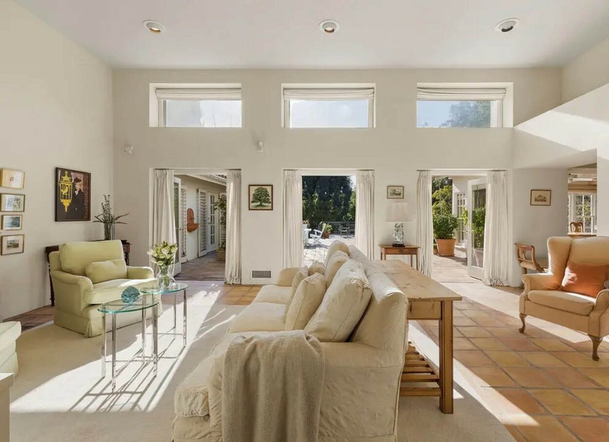 Dům legendární herečky Angely Lansbury je na prodej za 4,495 milionu dolarů (96,57 milionů korun)