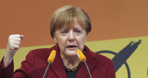 Spojence Merkelové děsí úspěch populistů. Kancléřka ale imigrační politiku dál drží