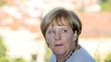 Diktátorka i spása: Němci rok od pozvání uprchlíků hodnotí Merkelovou