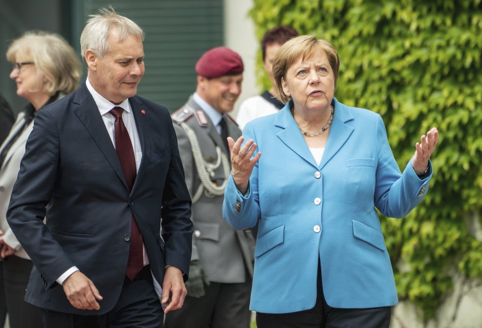 Kancléřka Angela Merkelová prodělala další záchvat chvění, tentokrát při setkání s finským premiérem Anttim Rinnem.