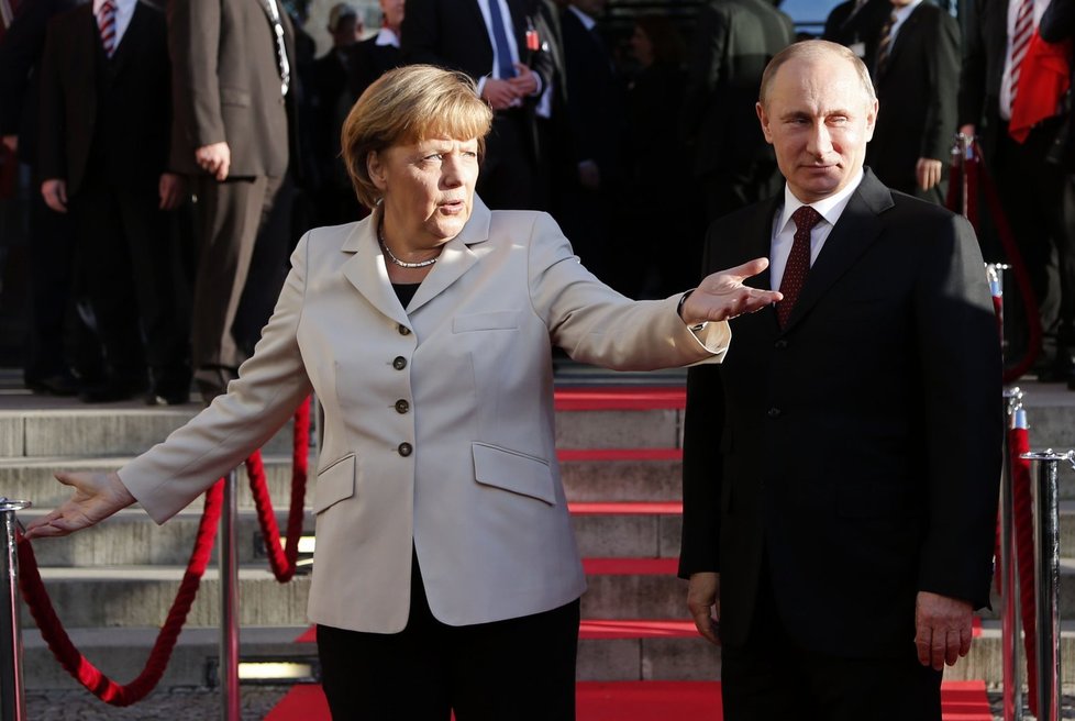 Angela Merkel vítá Vladimira Putina v Praze