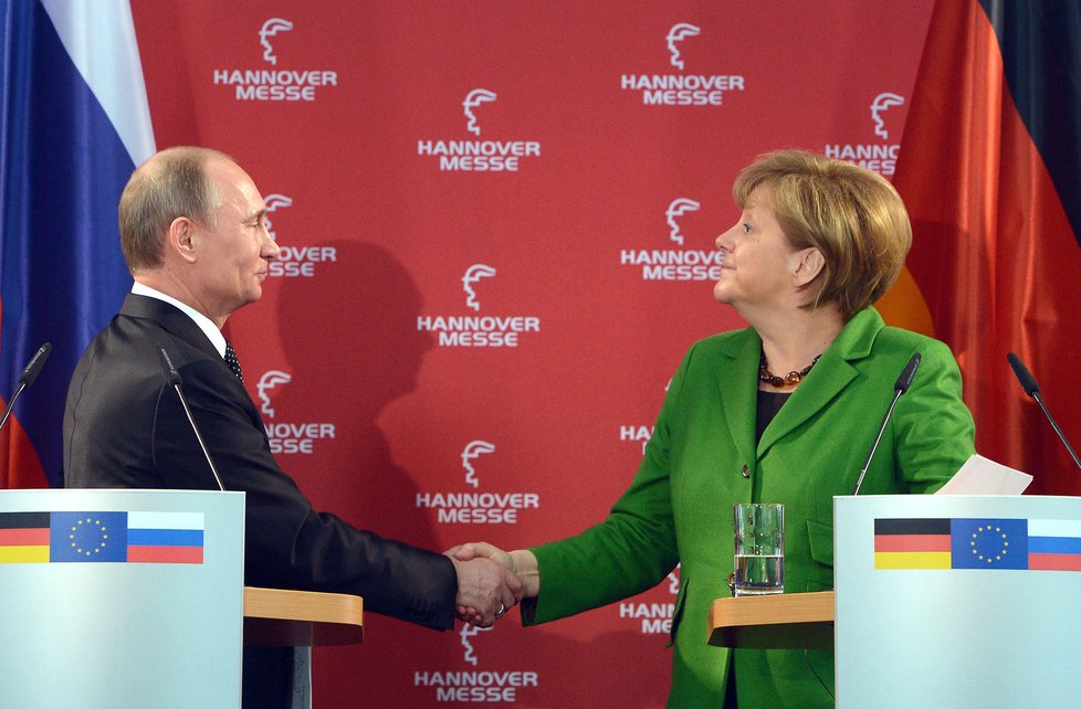 V některých otázkách se shodnou, třeba v postoji vůči KLDR. V řadě jiných však Merkel a Putin nachází společnou řeč obtížněji