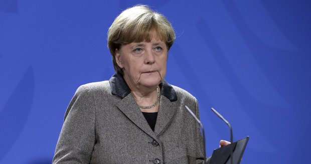 „Angelo, zavři před migranty hranice.“ Část poslanců chce po Merkel ostrý řez