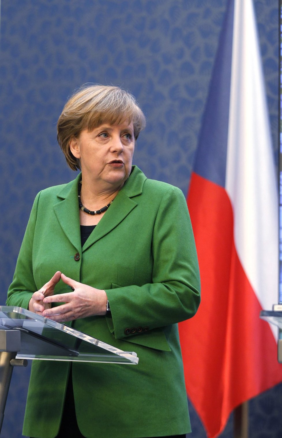 Angela Merkel ukázala Nečasovi během tiskovky i svůj oblíbený kosočtverec