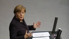 Německá kancléřka Angela Merkel při vystoupení ve Spolkovém sněmu.