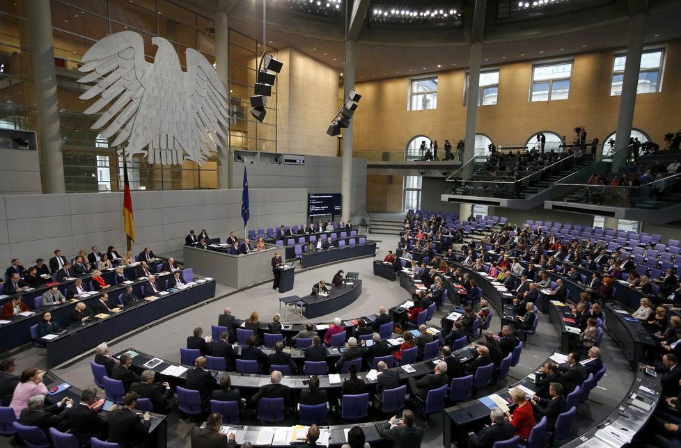Německá kancléřka Angela Merkel při vystoupení ve spolkovém sněmu.