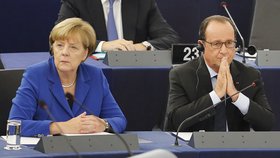 Německá kancléřka Angela Merkelová a francouzský prezident François Hollande v europarlamentu
