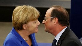Německá kancléřka Angela Merkelová a francouzský prezident François Hollande v europarlamentu