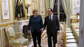 Angela Merkel na státní návštěvě Francie: Prezident Hollande ji provází po Elysejském paláci