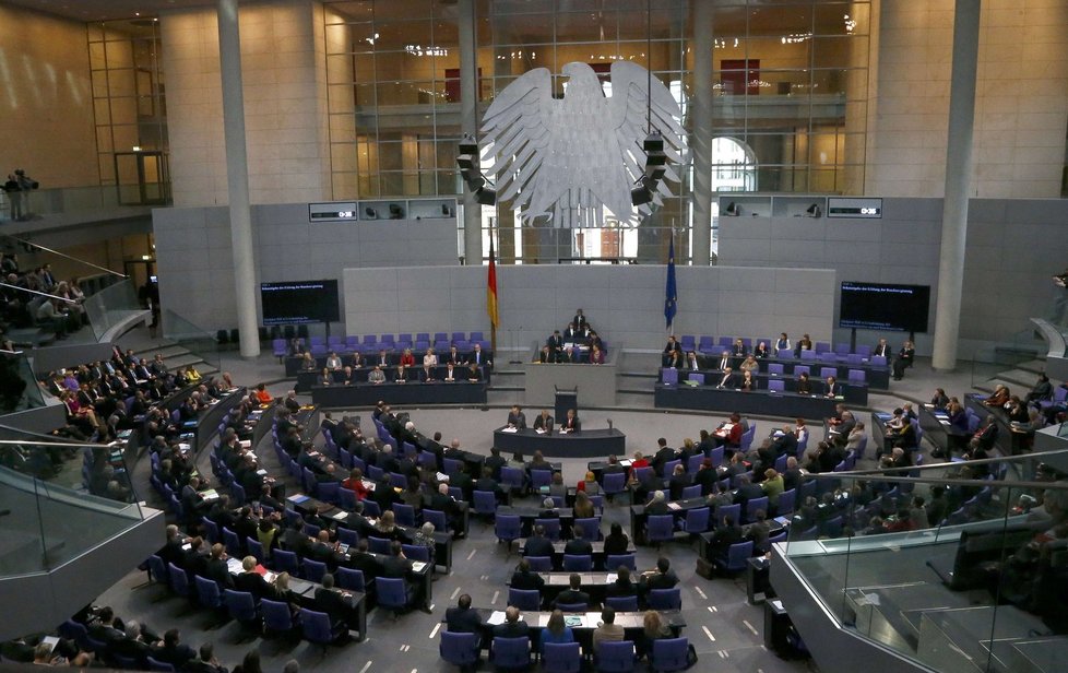 Němečtí poslanci opět zvolili kancléřkou Angelu Merkel