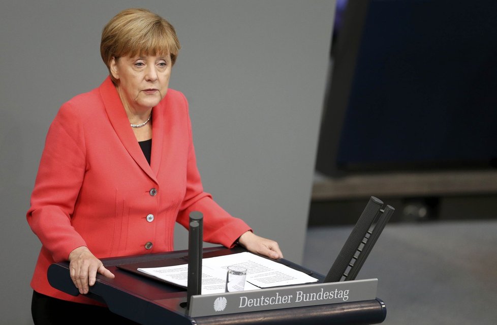 Angela Merkel vystoupila s proslovem o uprchlické krizi před německými poslanci