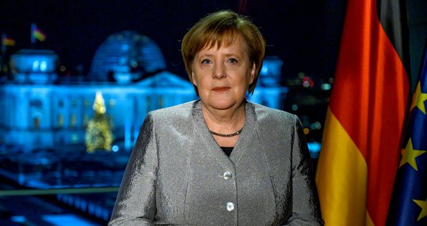 Merkelová přiznala zklamání, Macron zmínil „lekci roku“ a Putin velí k jednotě 