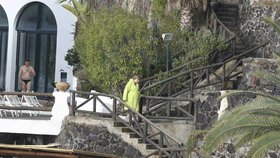 Angela Merkel v župánku v Neapolském zálivu na ostrově Ischia