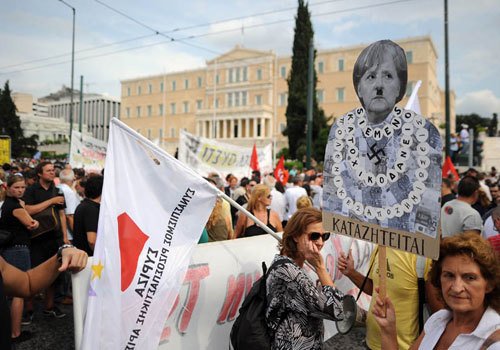 Odpůrci Angely Merkel ji neváhají přirovnat k Hitlerovi.