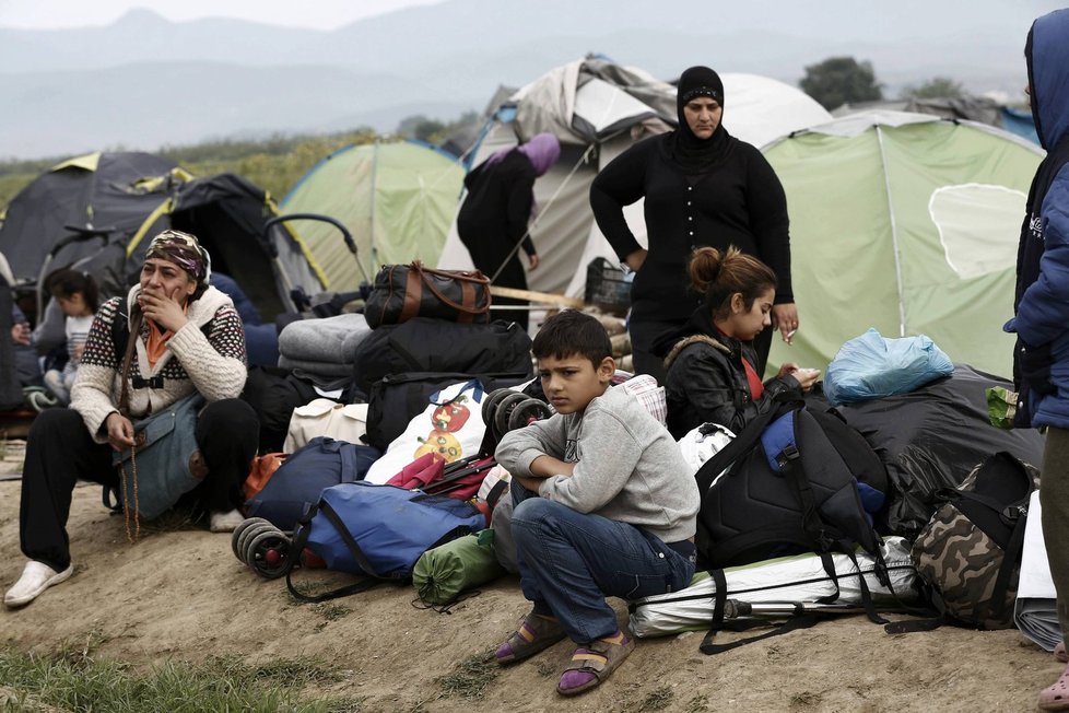 Do Evropy proudí statisíce uprchlíků.