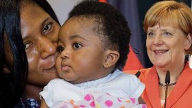 Uprchlice z Ghany pojmenovala dcerku po německé kancléřce Angele Merkel.