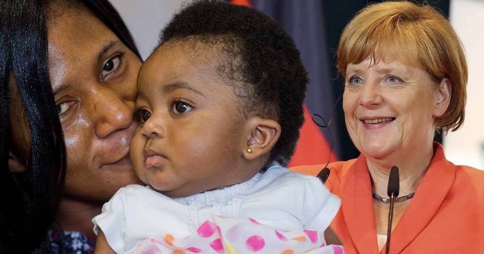 Uprchlice z Ghany pojmenovala dcerku po německé kancléřce Angele Merkelové.