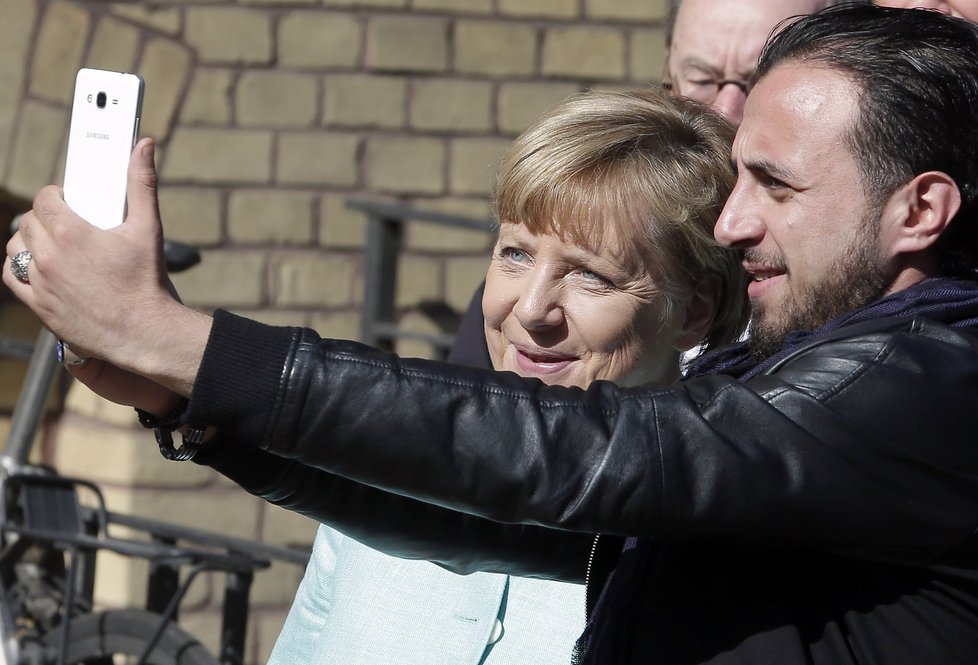 Angela Merkel a selfie s uprchlíky