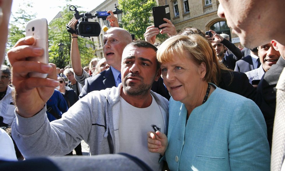 Angela Merkel a její selfie s uprchlíky