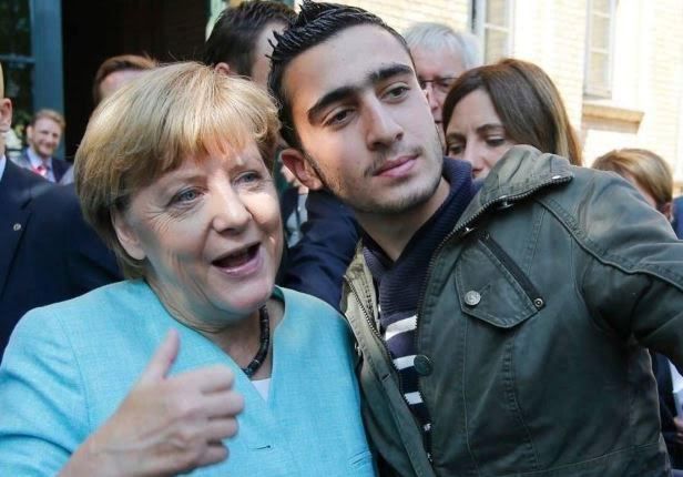Nejsem zločinec, tvrdí uprchlík, který se kdysi vyfotil s kancléřkou Merkelovou.