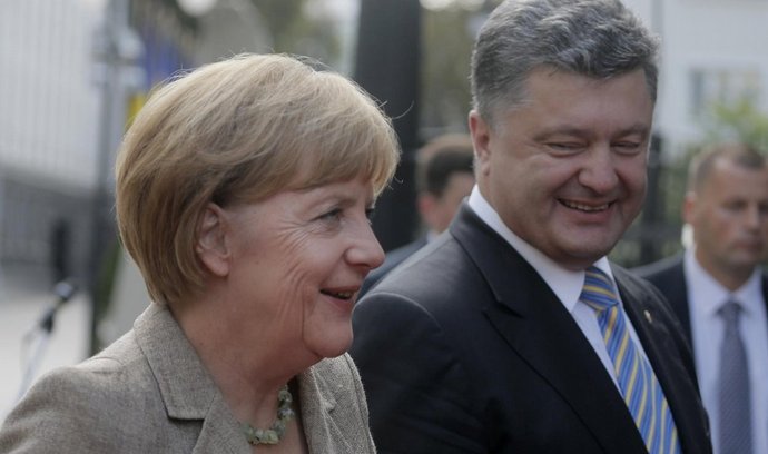 Angela Merkelová a Petro Porošenko při setkání v Kyjevě