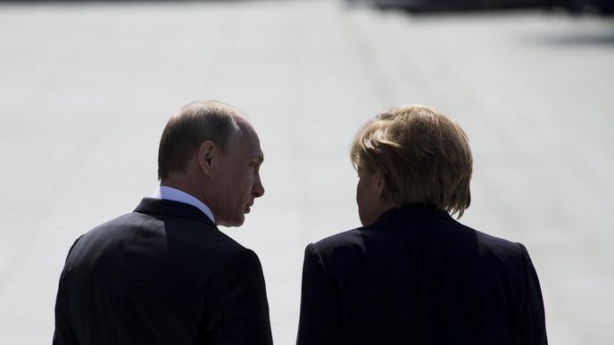 Angela Merkelová a Vladimir Putin během návštěvy německé kancléřky v Moskvě