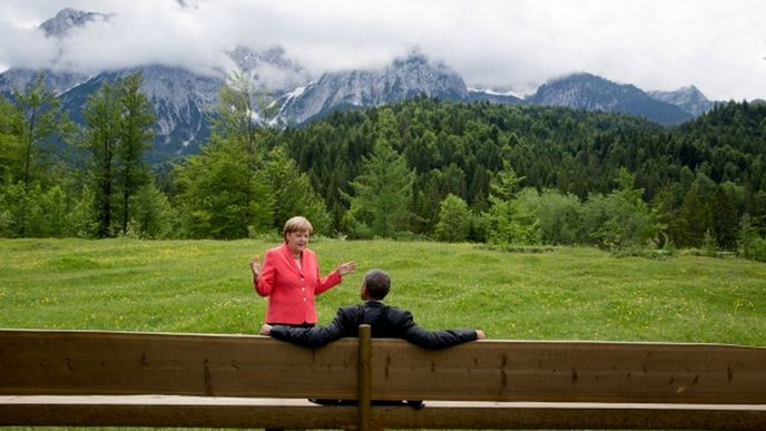 Dnes už ikonická fotografie německé kancléřky Angely Merkelové a amerického prezidenta Baracka Obamy pořízená v Elmau na summitu G7 v roce 2015.