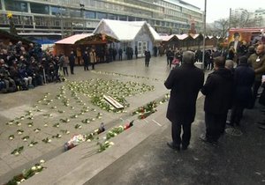 Rok poté: Berlín odhalil památník obětem teroristického útoku.