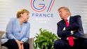 Neměcká kancléřka Angela Merkelová a americký prezident Donald Trump během dvoustranného jednání na francouzském summitu zemí G7