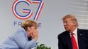 Neměcká kancléřka Angela Merkelová a americký prezident Donald Trump během dvoustranného jednání na francouzském summitu zemí G7