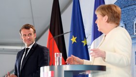 Německá kancléřka Angela Merkelová s francouzským prezidentem Emmanuelem Macronem jednala o budoucnosti EU, (29.06.2020).