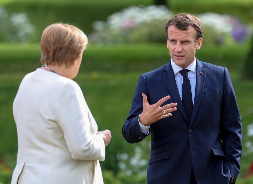 Německá kancléřka Angela Merkelová s francouzským prezidentem Emmanuelem Macronem jednala o budoucnosti EU, (29.06.2020).