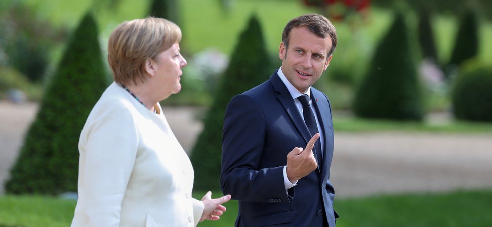 Německá kancléřka Angela Merkelová s francouzským prezidentem Emmanuelem Macronem jednala o budoucnosti EU, (29.06.2020).