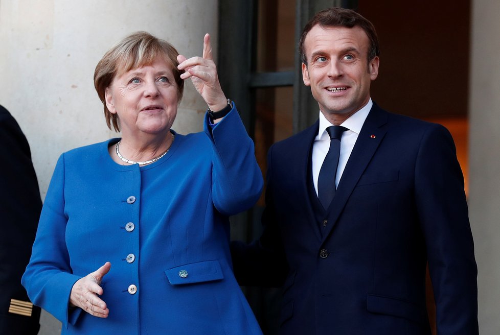 Krize zřejmě přinese tlak, aby Evropská unie byla méně ideologická a více praktická. Na snímku německá kancléřka Merkelová a francouzský prezident Macron.