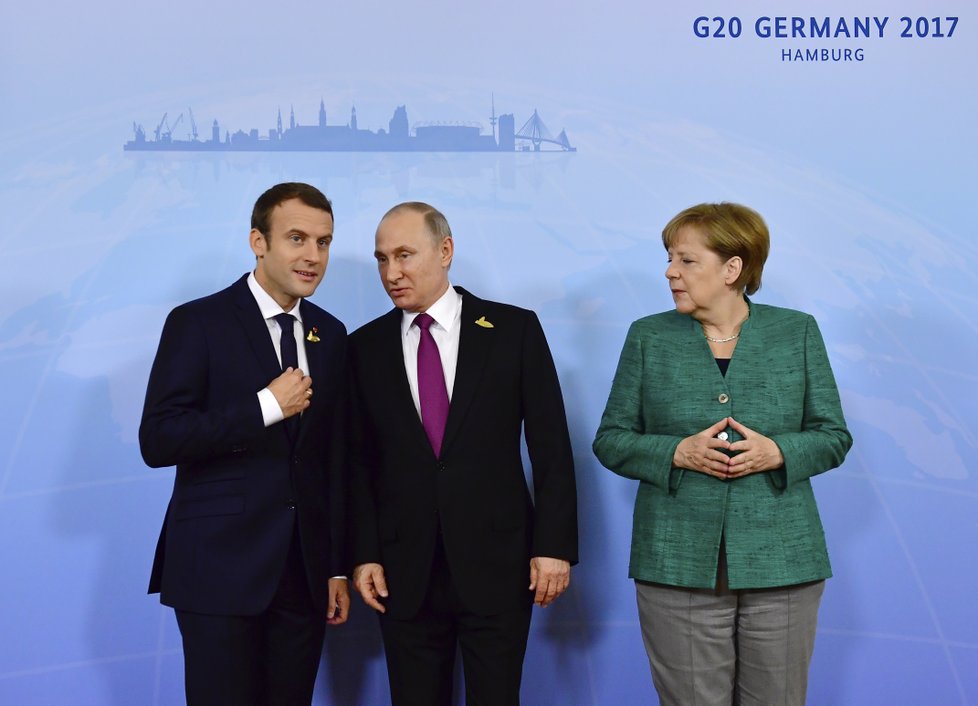 Jednání o Ukrajině v Hamburku: Macron, Merkelová a Putin se shodli na důležitosti příměří.