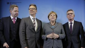 Angela Merkelová, Hans-Georg Maassen, Holger Muench,  Thomas de Maiziere