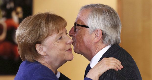 Juncker chystá poslední projev o EU. Svou řeč řešil s Merkelovou i Macronem 