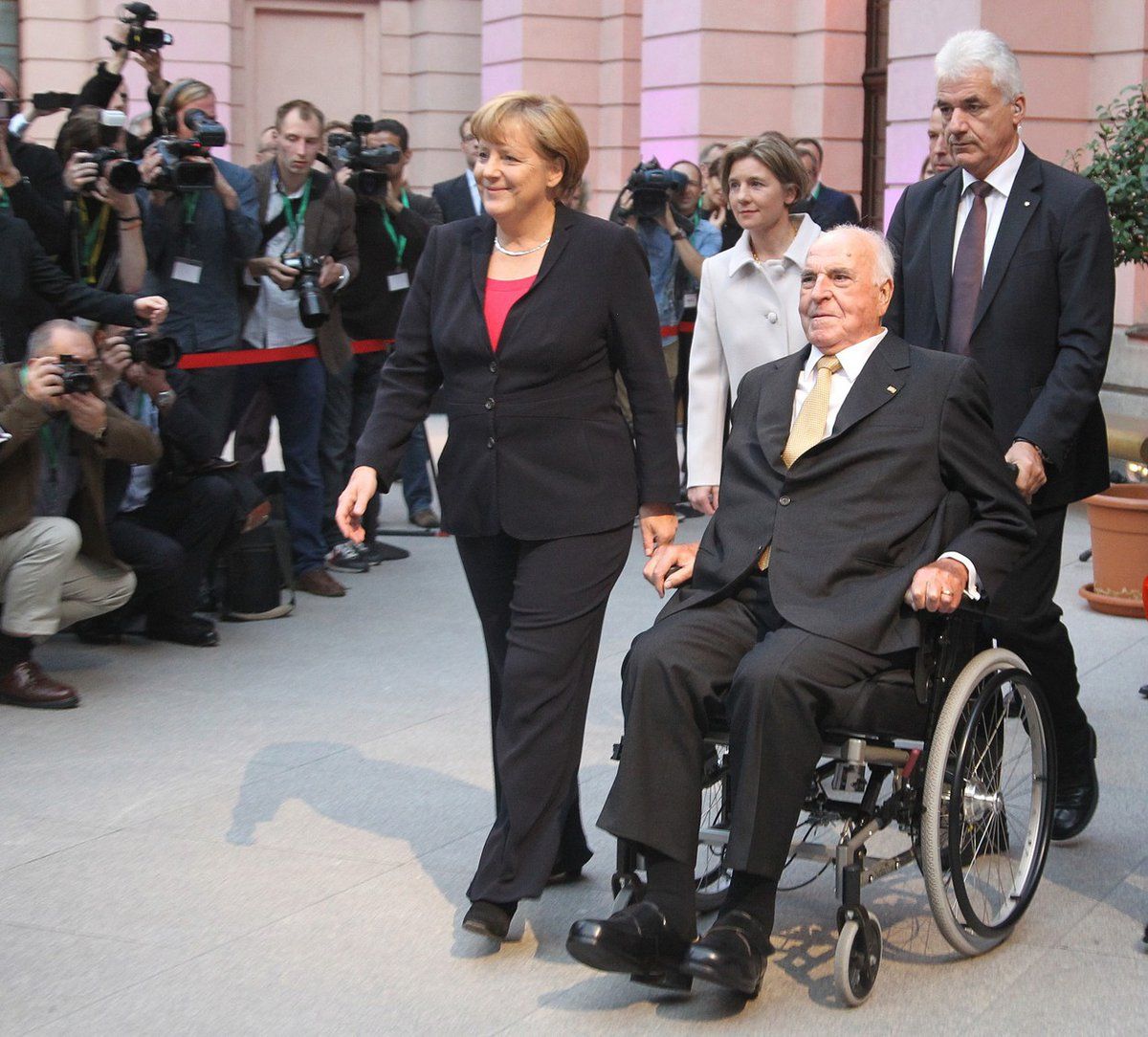 Angela Merkelová a někdejší kancléř Helmut Kohl