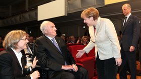 Angela Merkelová a někdejší kancléř Helmut Kohl