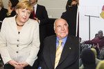 Angela Merkelová a někdejší kancléř Helmut Kohl mají rozdílné názory na migrační krizi.