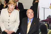Evropa nemůže pojmout miliony uprchlíků, varuje Kohl a přijme kritika Merkelové